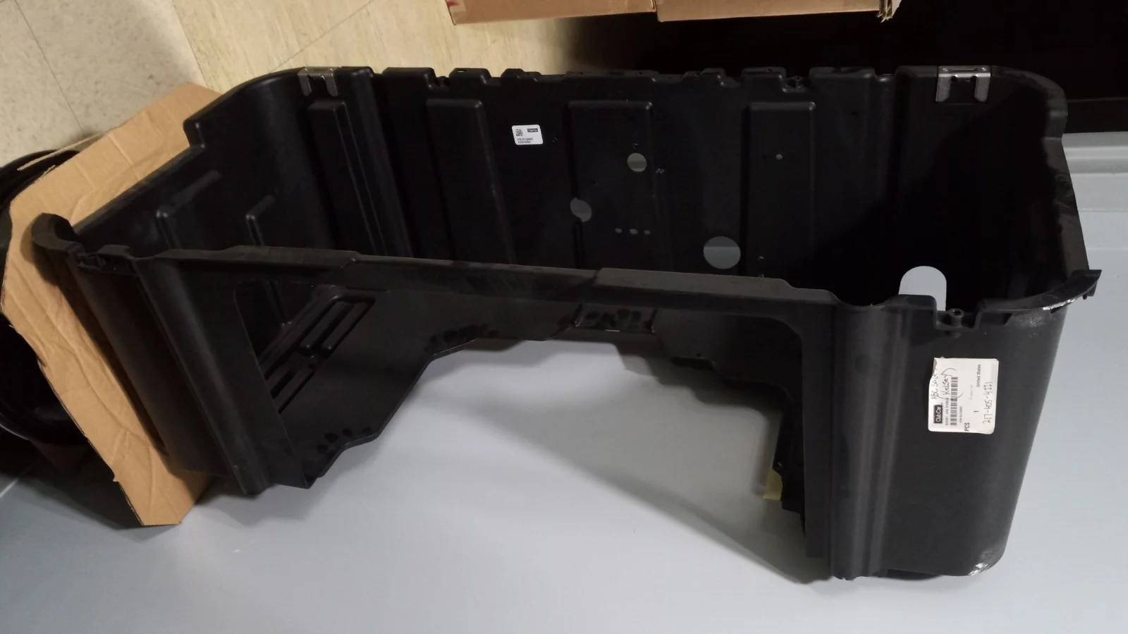 [47610134002] BUCKET, GAS VEHICLE, GLF, CSMR